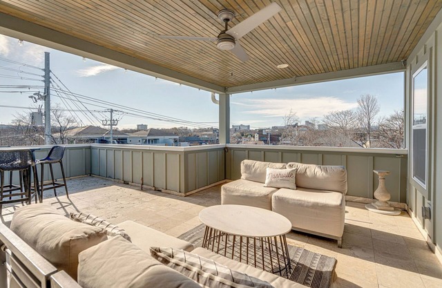 Cultured Coach - Mins to Broadway - Private Rooftop