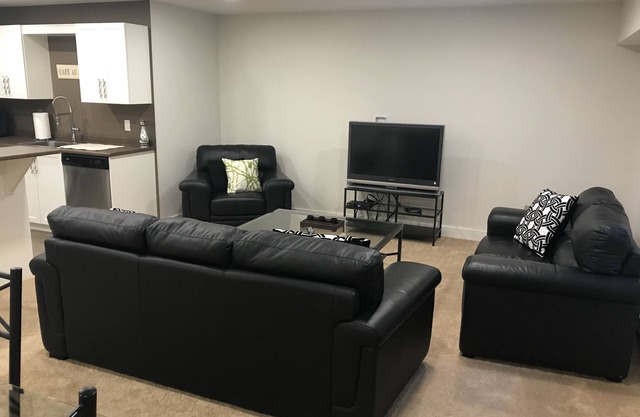 Cultus Lake nuevo 2 dormitorio sótano pasos de la suite del lago.