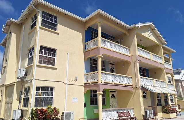 Cumber's Tropical Apartments