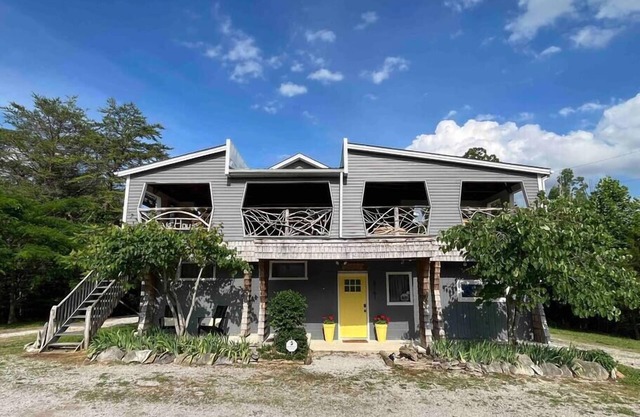 Cumberland Belle Lakehouse 9 bedrm, 20 bed, 7 bath, swimspa/hotub&sauna