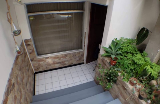 Vive como un local! Apartamento seguro y acogedor en Tibás.