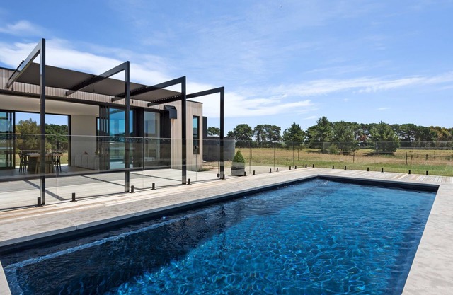 Curlewis Farm - Picturesque landscape with Swimming Pool.