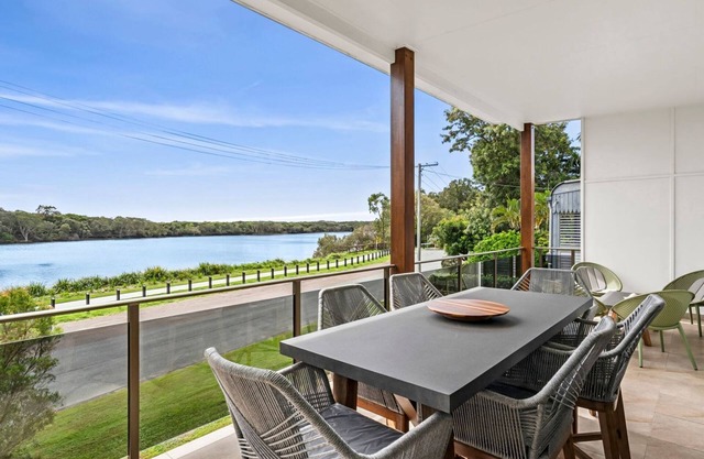 Currimundi Lake House