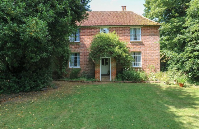 CURRY FARM, pet friendly, with a garden in Bradwell-On-Sea