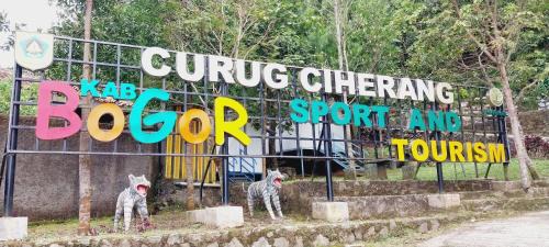 Curug Ciherang Villa & Glamping