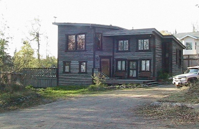Inicio de Alaska personalizado en 2 acres de propiedad arbolada adyacente al santuario de aves