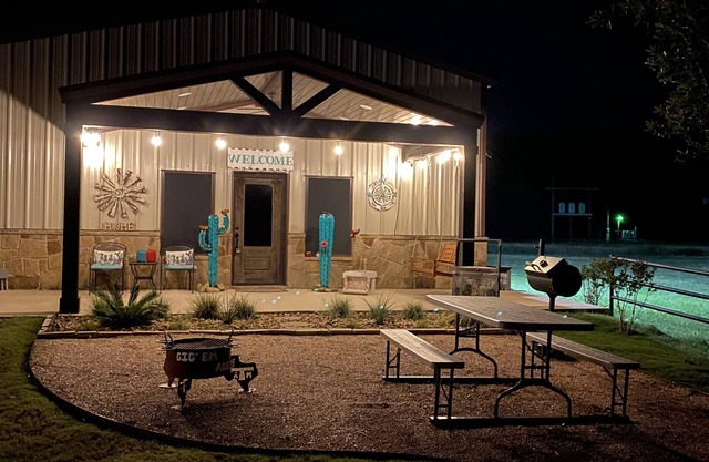 Hermoso barndominium personalizado perfecto para escapadas románticas y vacaciones!