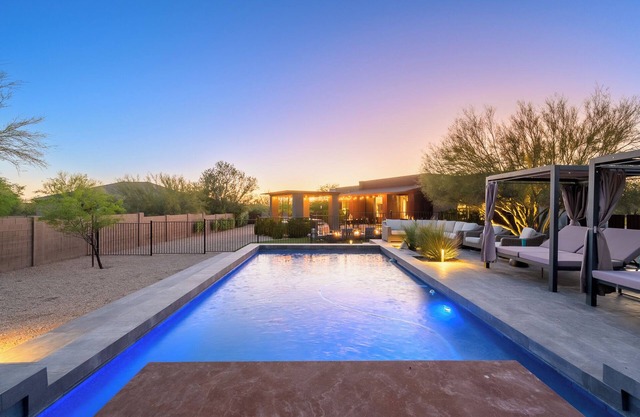 Custom Desert Modern 5 bedroom including Casita! Pickleball, Hot-Tub, Put-Put