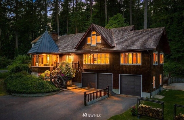Custom Lakeview Lodge - walking distance to Juanita Beach