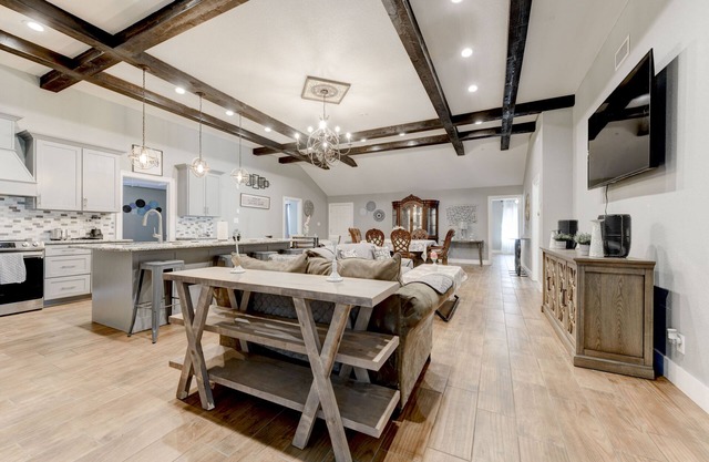 Custom rustic 7 bedrm 3 bath sleeps 16