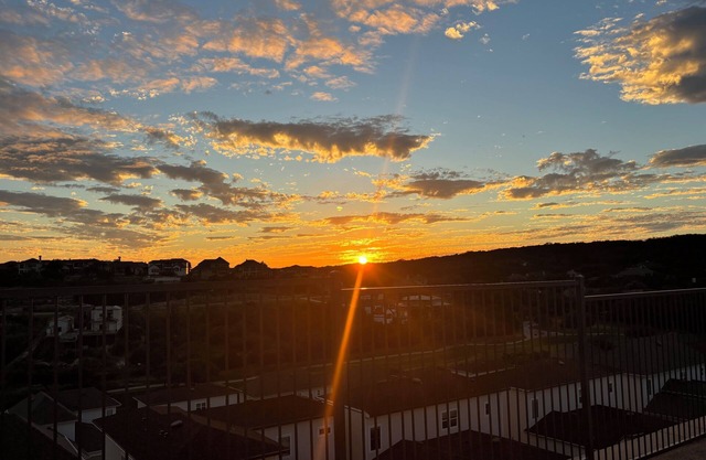 Cute 1 bedroom apartment in welcoming San Antonio w/AC, fitness room, and pool
