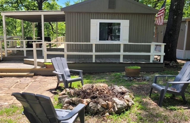 Cute 2 Bedroom with Lake Access in Quiet Neighborhood - Sleeps 6