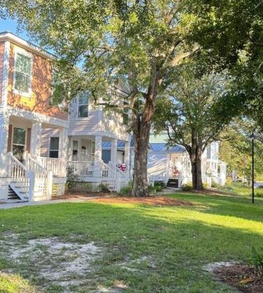 Cute and Cozy Comfy Birds Junior Cottage - 1 mile to Dwntn Ocean Springs, near Beach with Golf Cart