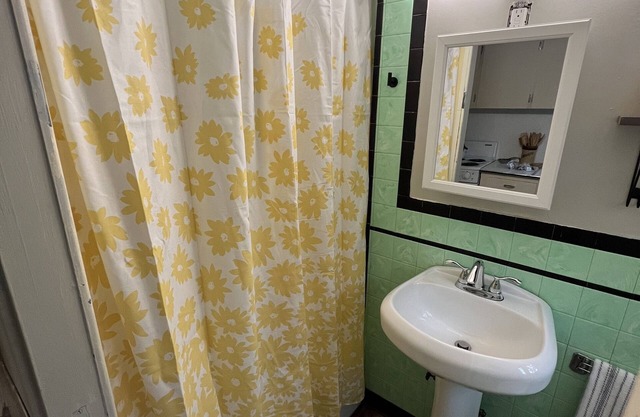 Cute and Retro 1-Bedroom Apartment