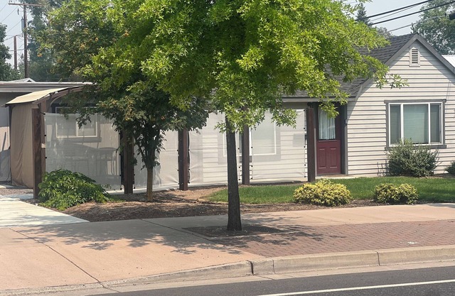 Cute Bungalow w/ garage Downtown Redmond - 4 guests