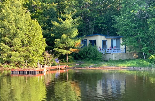 Cute cabin on Donnell Pond near Bar Harbor and Acadia