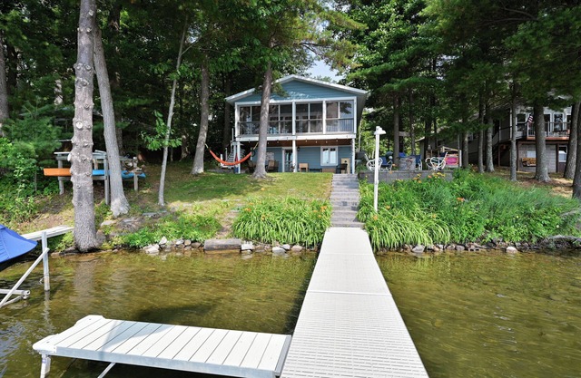 Cute cabin on pristine Long Lake