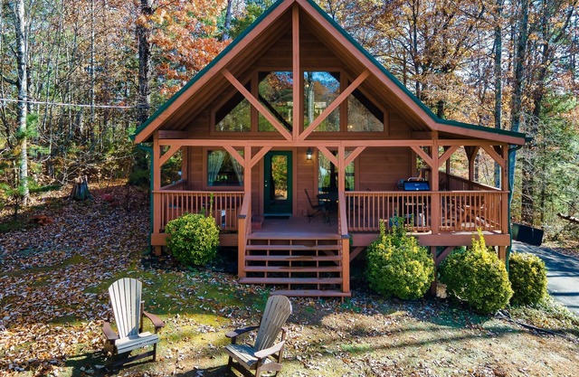 Cute Cabin w/ hot tub, fire pit, pool table - close to PF/Gatlinburg!