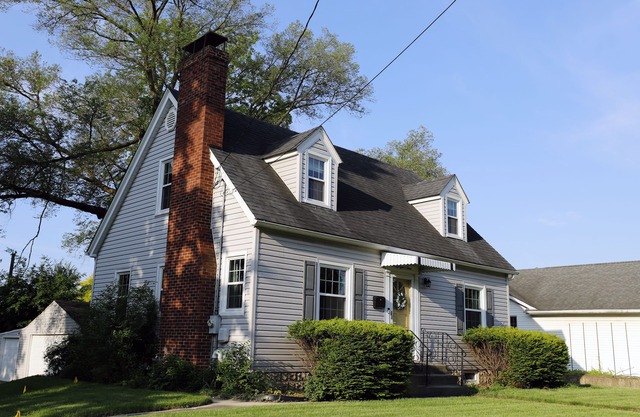 Cute Cape Cod House Close to Everything in Rockford!