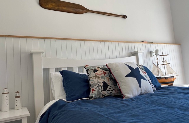 Cute Clean and Cosy Windspray Cottage - Less Than 500m to the Heart of Town