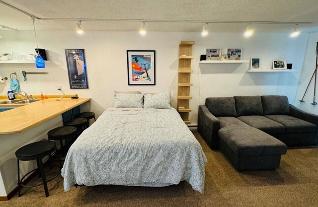 Cute Condo at Base of Mt Alyeska Prime Location