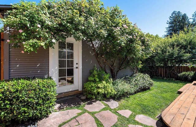 Cute Cottage in Oakland Hills with TWIN BEDS