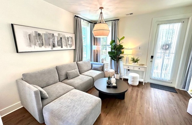 Cute Cottage near downtown Ocean Springs and the Beach!! Golf Cart District