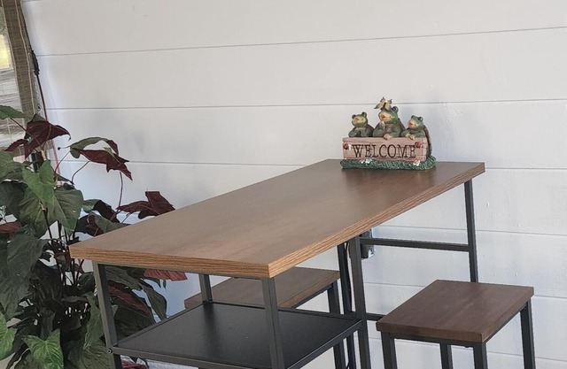 Cute & Cozy 1 bedroom guesthouse located in Winter Haven FL