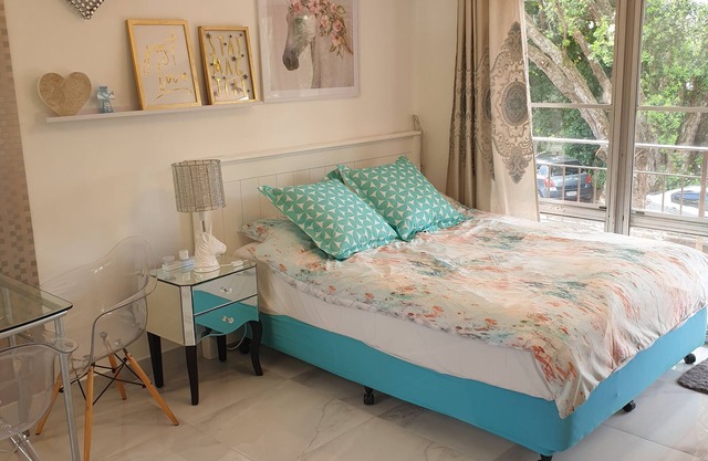 Cute, Cozy, Central, Modern little apartment11 with carpark