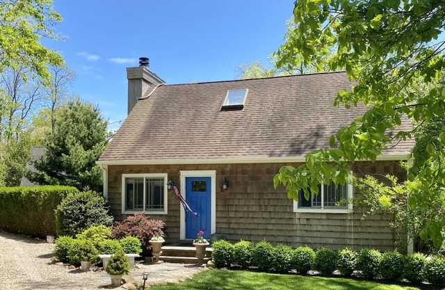 Cute East Hampton Gem