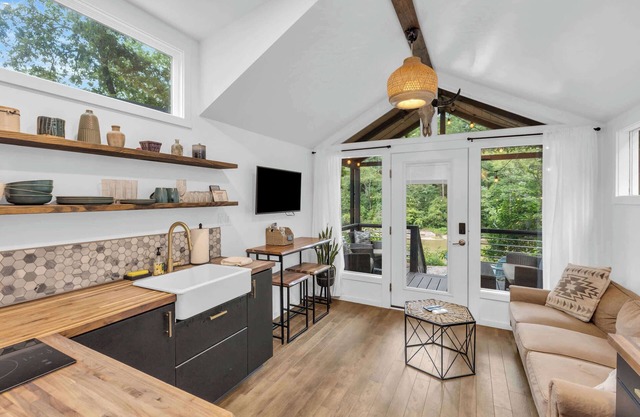 Cute Getaway on River - 6 Minutes to Greenville