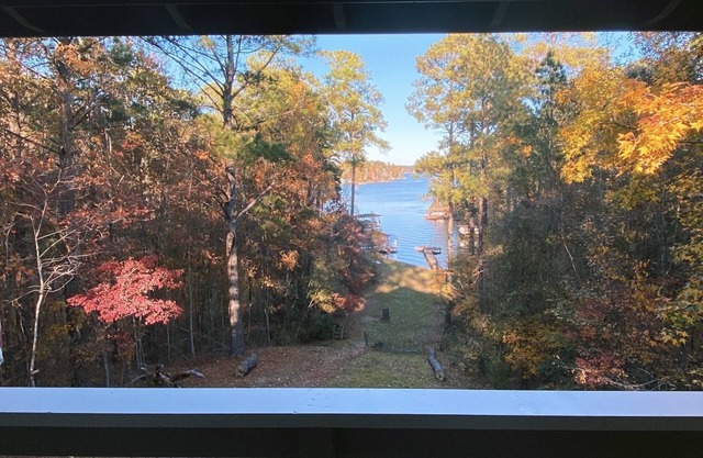 ¡NUEVO! Lake Front Cottage en Holiday Shores!