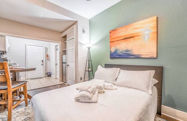 Cute Midtown Studio V5