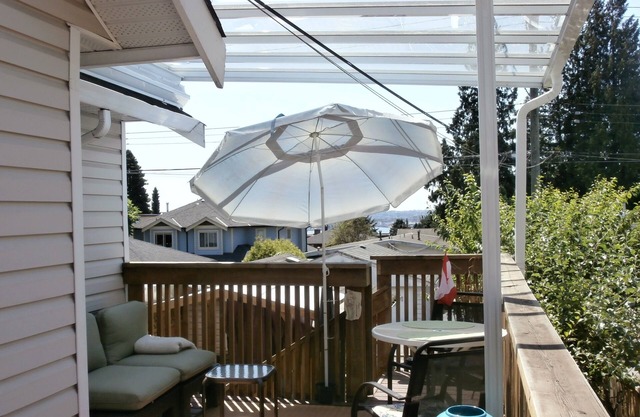 Peggy's Place es linda n'Cozy con terraza privada, cerca del seabus
