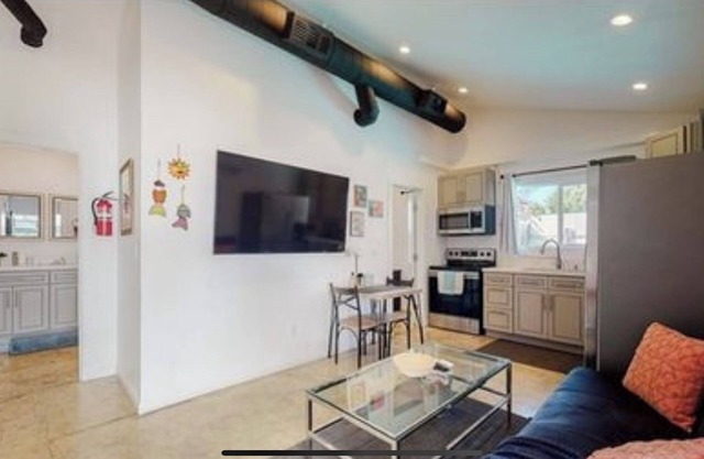 Cute One Story Residence 3 bedroom with pool