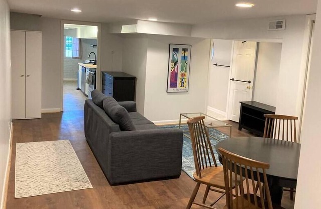 Cute Petworth Apartment