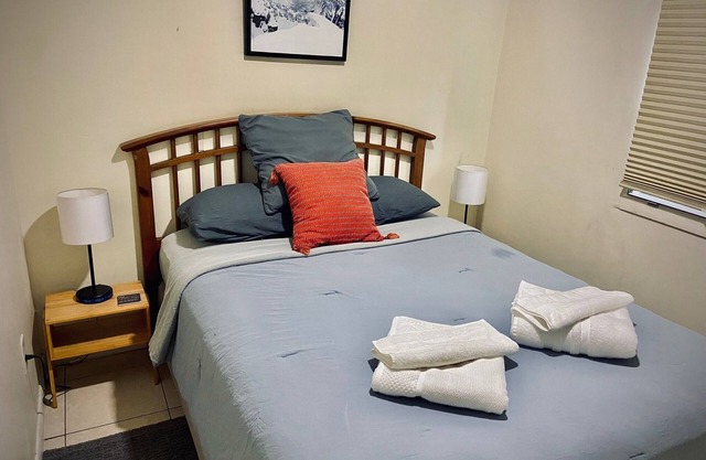 Cute Private Room, Near the Airport - Free Parking