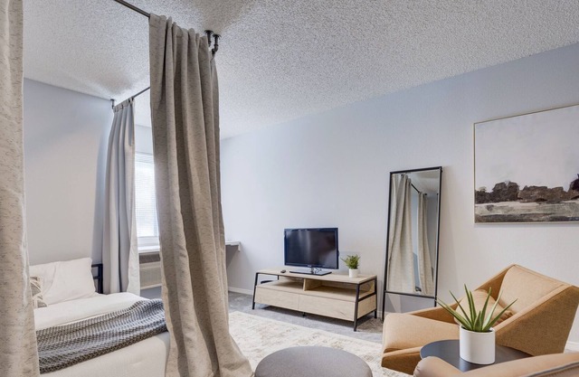 Cute Studio Condo w/ Community Pool, Gym, More!