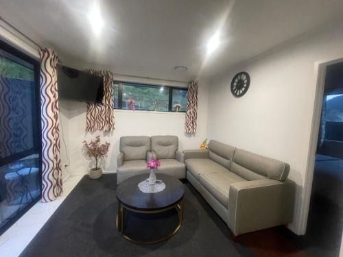 Cute Stylish 2 bed Rooms
