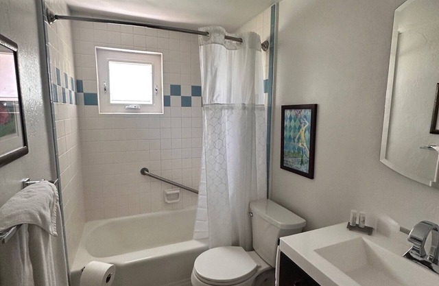 Cute Totally Remodeled Casita in the Heart of Town