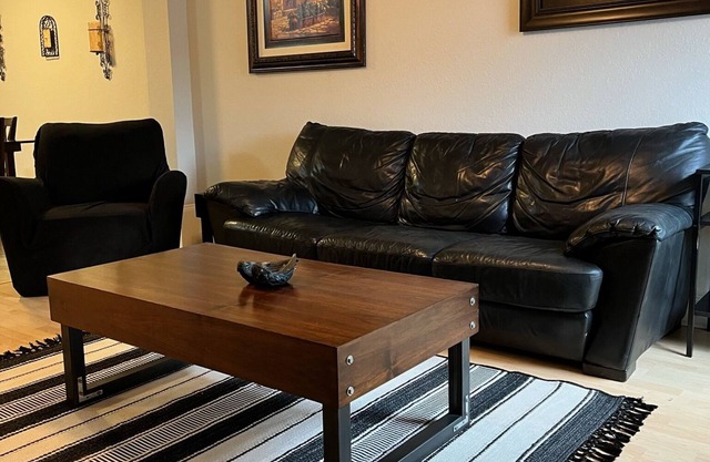 Cute Townhome 9 min to Uptown, Queen & Full Beds+YoutubeTV+Redzn