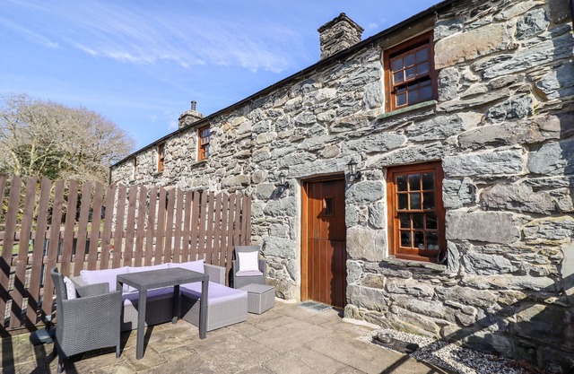 CASA CWM YR AFON, acepte mascotas en Llanbedr, Ref 4166
