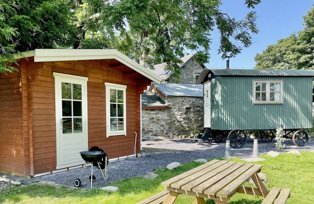CWT TYDDYN, pet friendly, with open fire in Cerrigydrudion