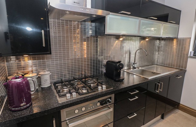 CWTCH APARTMENT - PEN COED, romantic, with a garden in Saundersfoot