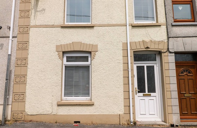 CWTCH CARIAD, pet friendly, with a garden in Kidwelly