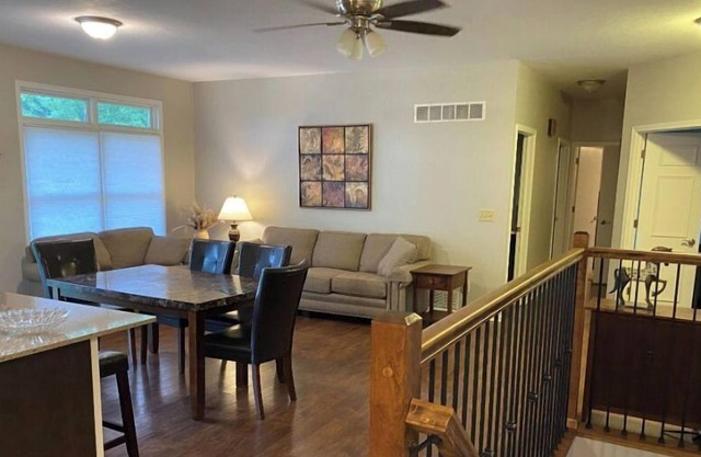 CY Events or Business Ranch Home on Lake