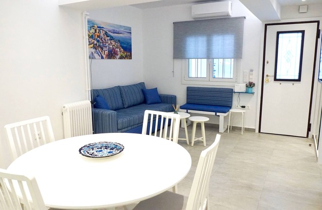 Cycladic Style Apt in Athens