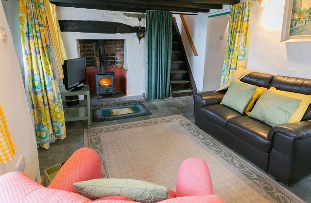 Cyndal Bach - a coastal that sleeps 3 guests in 2 bedrooms