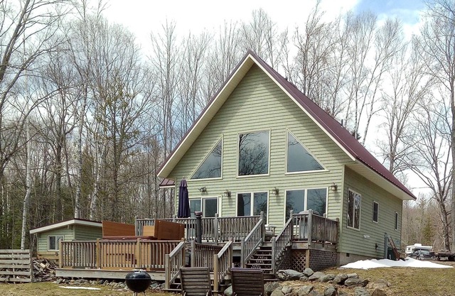 Cynic's Cove - A lakefront hideaway deep in the northern forest.