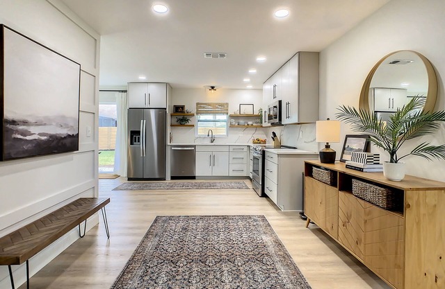 Cypress Inn - Modern home close to Siesta Key